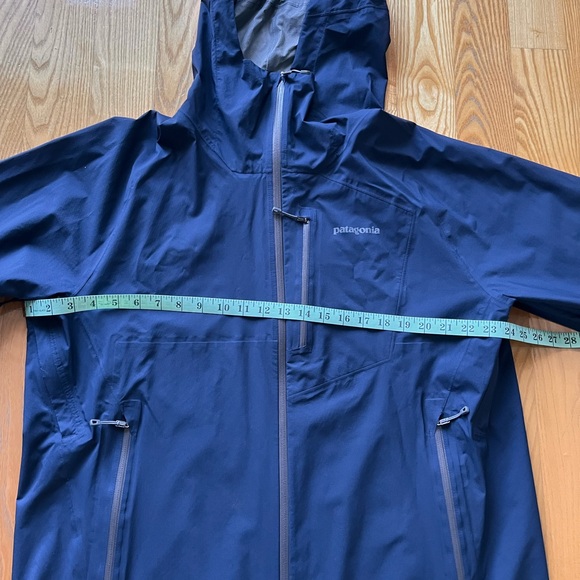 Patagonia Blue Raincoat with Hood and Technical Fabric - Picture 5 of 12